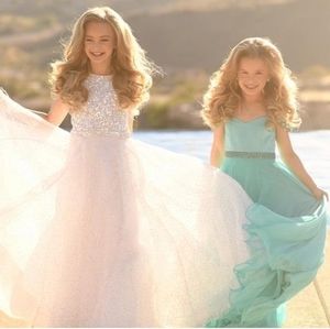 Meet your Posher, Connie